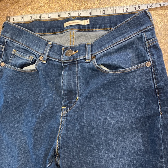 Levi’s Classic Blue Jeans 6  Tag says Bootcut? Hemmed? - Picture 3 of 17